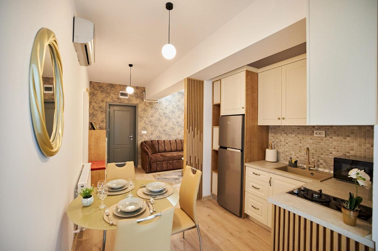 Uptown Apartments Iasi Buitenkant foto
