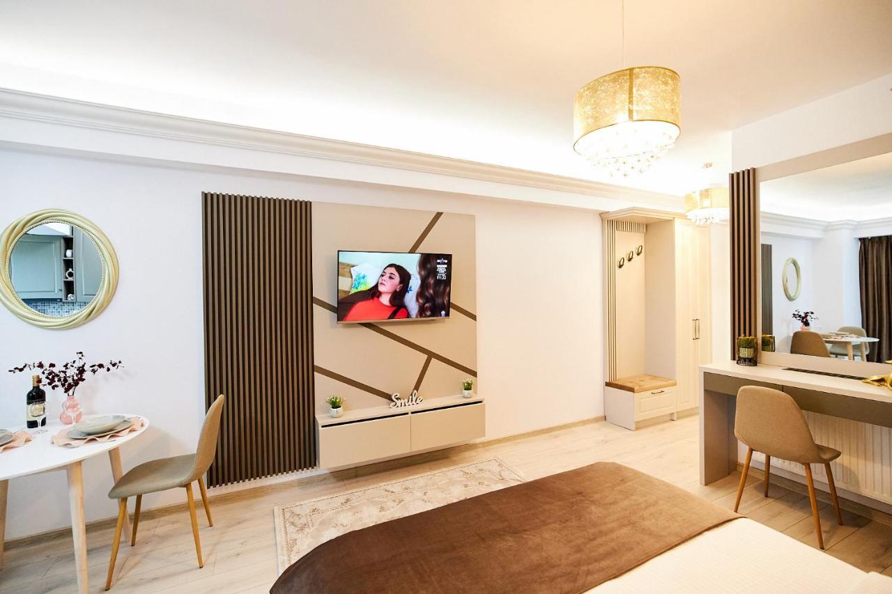 Uptown Apartments Iasi Buitenkant foto